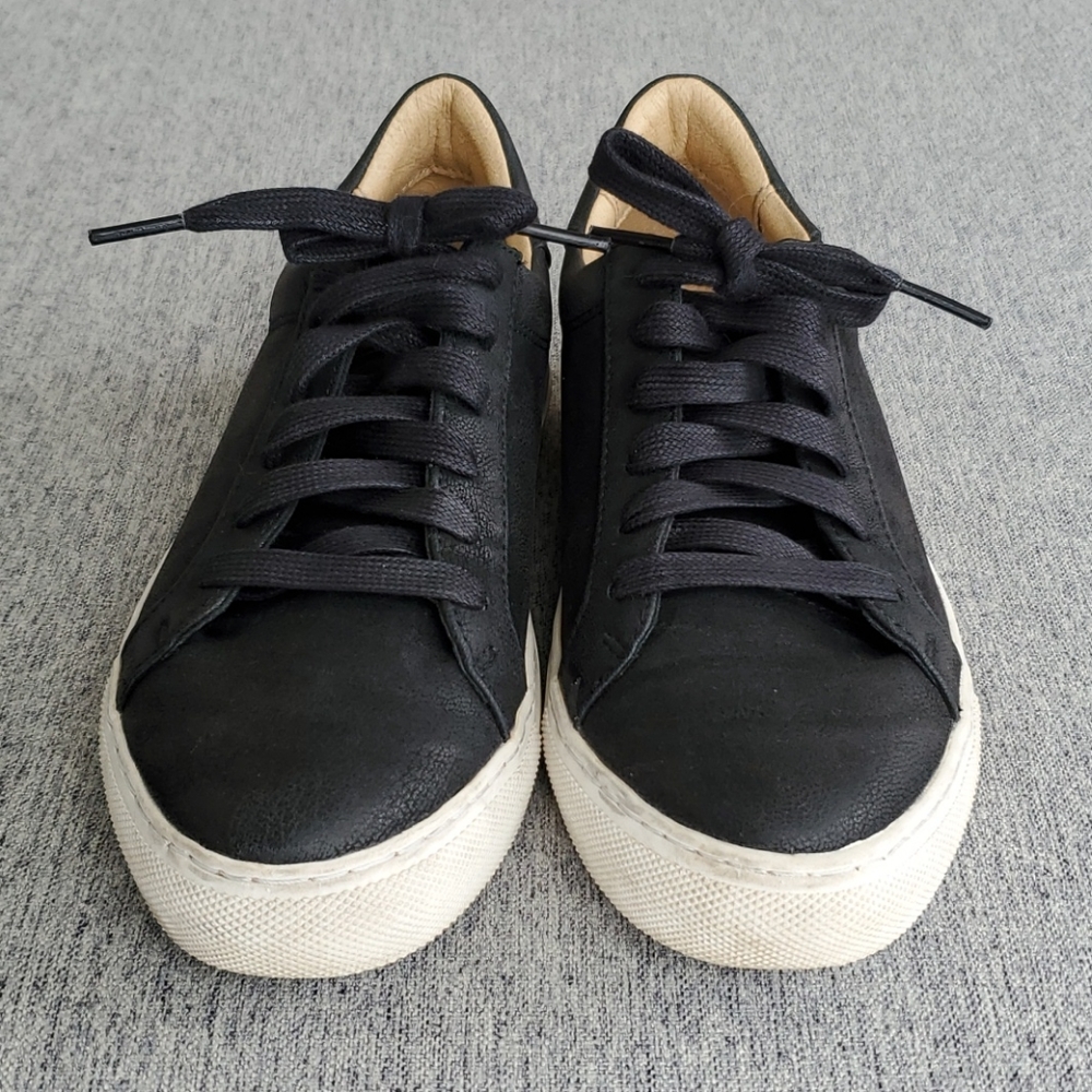SKECHERS Vaso Cordon Black Sneaker, Size 6